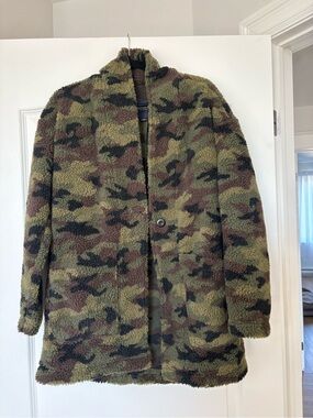 American Eagle Outfitters  Camouflage Sherpa Jacket - Olive/Brown/Black
